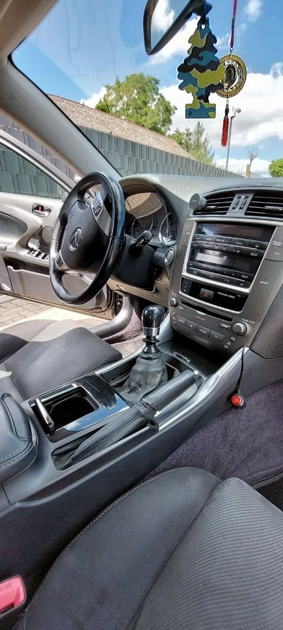 Lexus IS 220, foto 2
